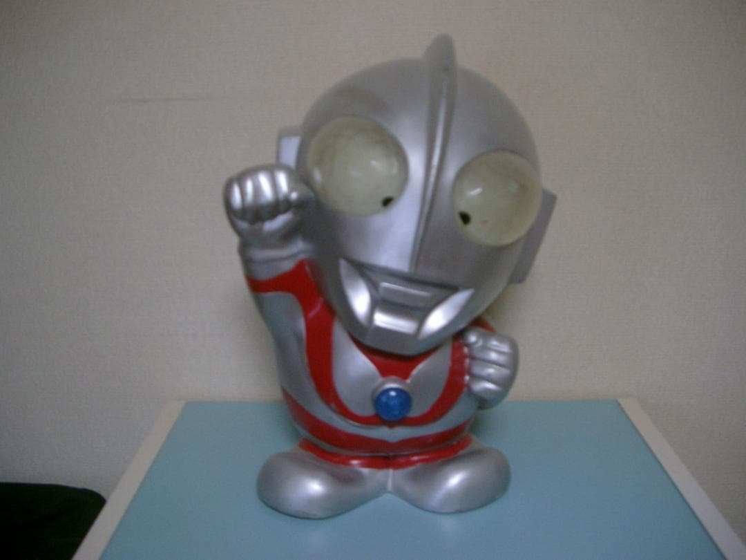 ウルトラマン　　オリジナル ビッグ 貯金箱 昭和レトロ RUNA ラナ