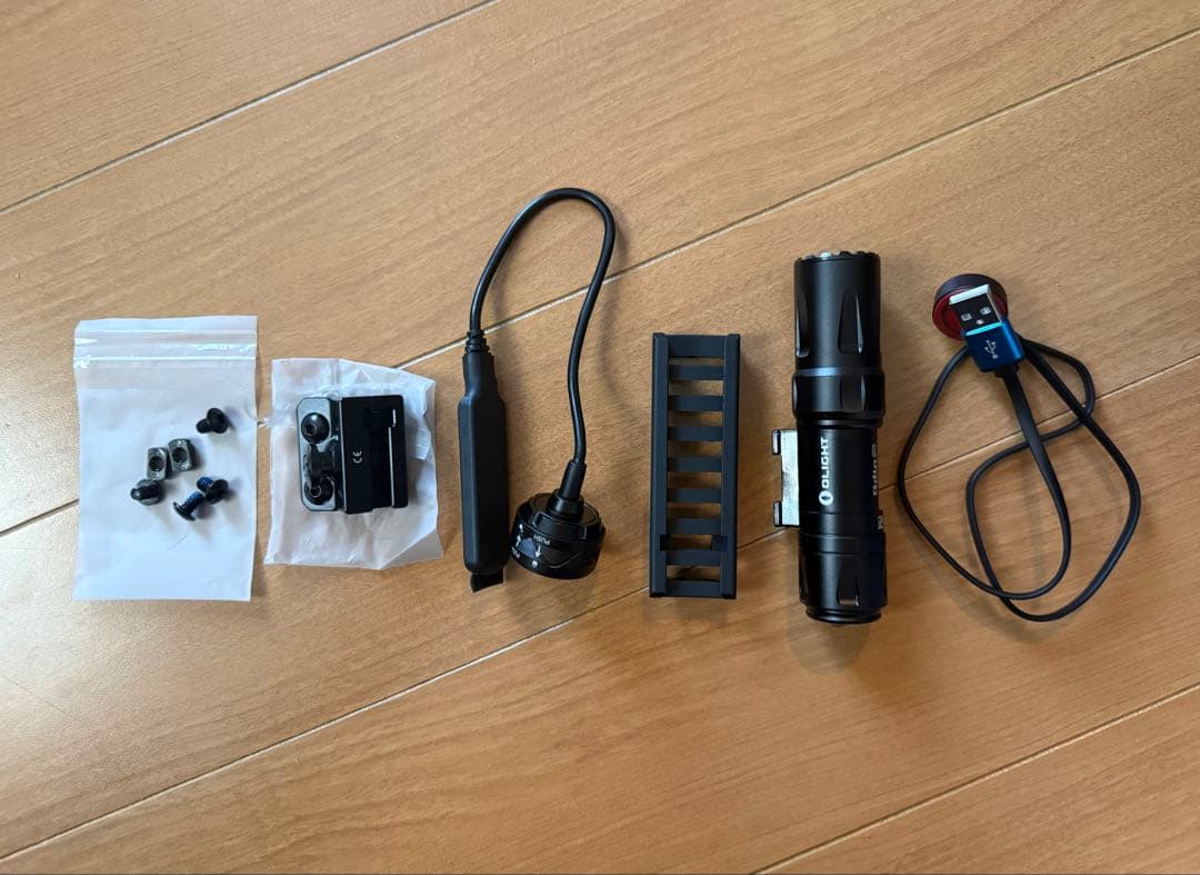 【ほぼ新品】OLIGHT(オーライト) ODIN MINI ウェポンライト