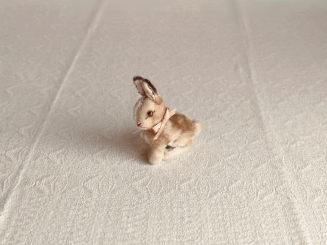 * vintage steiff ୨୧ * お座り姿の かわいいウサギさん