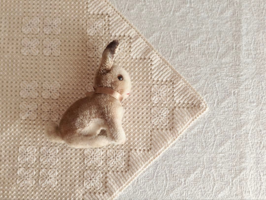 * vintage steiff ୨୧ * お座り姿の かわいいウサギさん