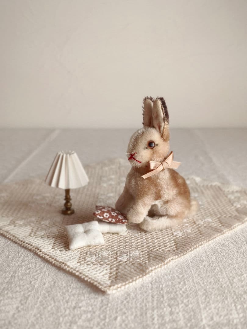 * vintage steiff ୨୧ * お座り姿の かわいいウサギさん