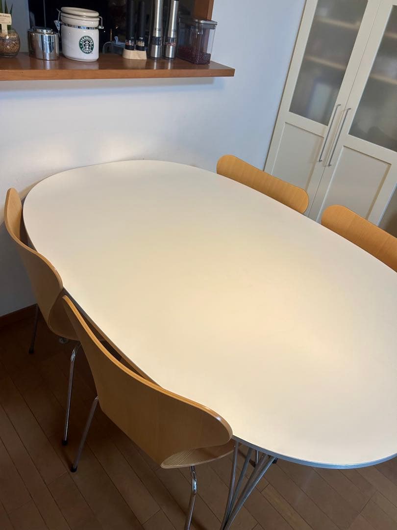 irisです。フリッツ・ハンセン スーパー楕円テーブル　Bテーブル