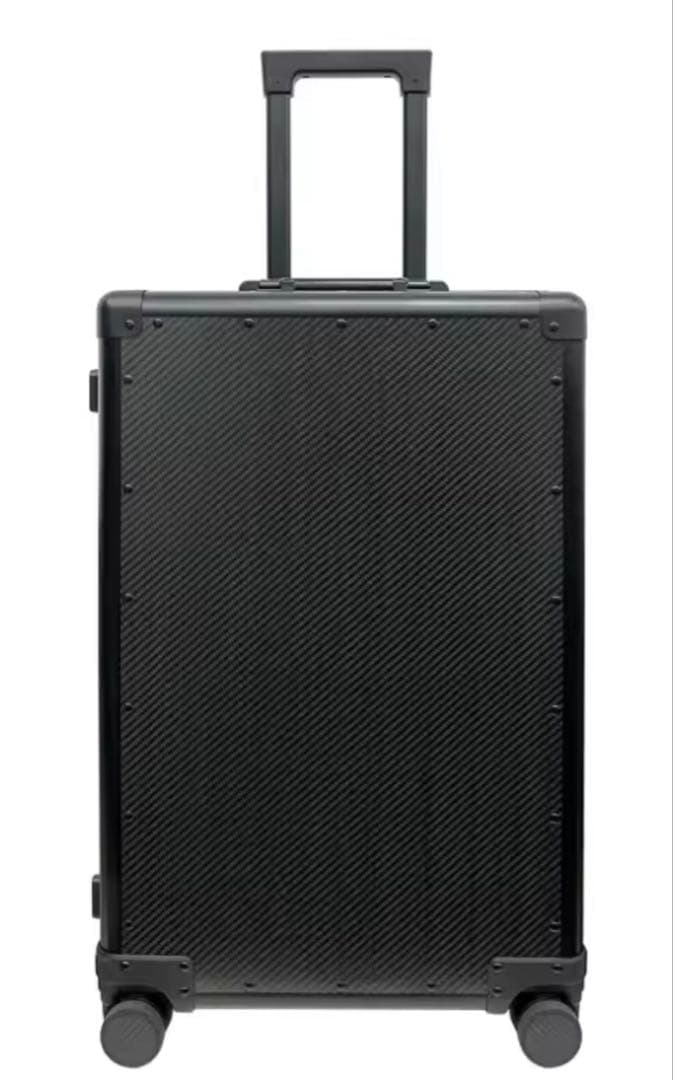 リアルドライカーボン製キャリーケース40L 高さ53cm横35cm奥行21cm