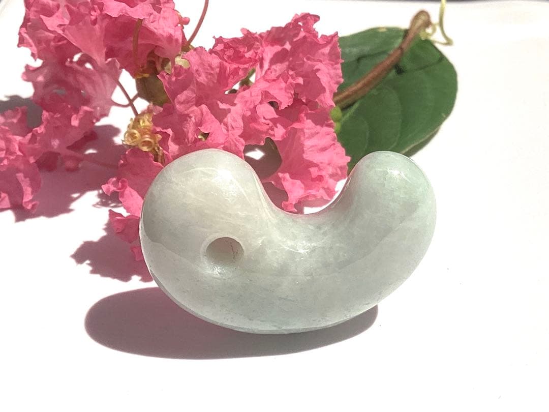 ✳摩訶不思議**吉祥開運　糸魚川翡翠小滝産*勾玉　守護石にお持ちください　鑑別書