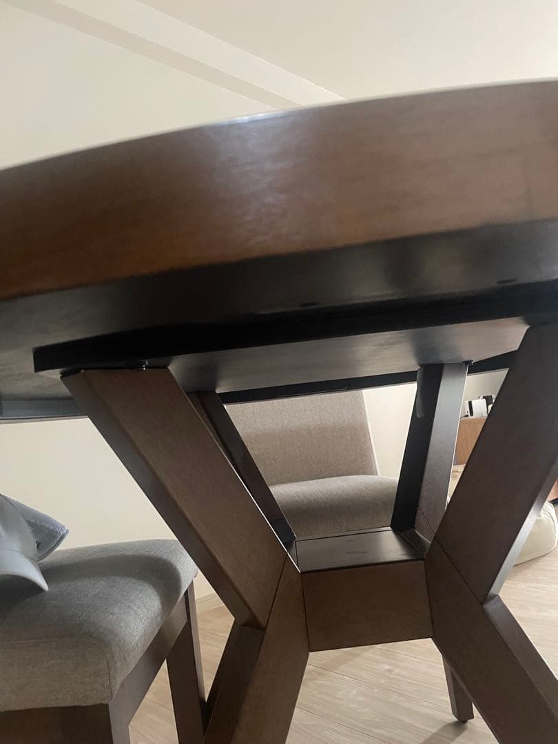 円形木製ダイニングテーブルと椅子4脚セット