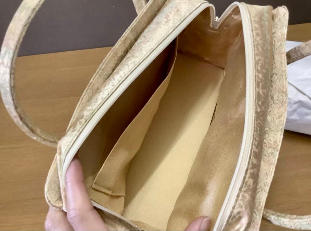 淡いベージュ　和装用バッグ　利休バッグ