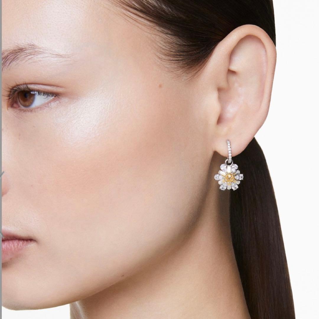 スワロフスキー　ピアス　Idyllia フラワー　イエロー　正規品　新品　箱付
