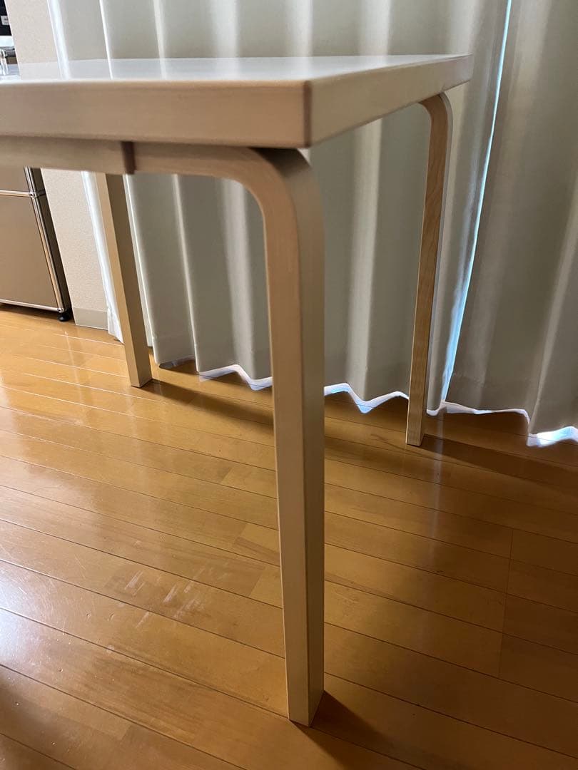 【00.020907】artek 81C テーブル　ホワイトラミネート