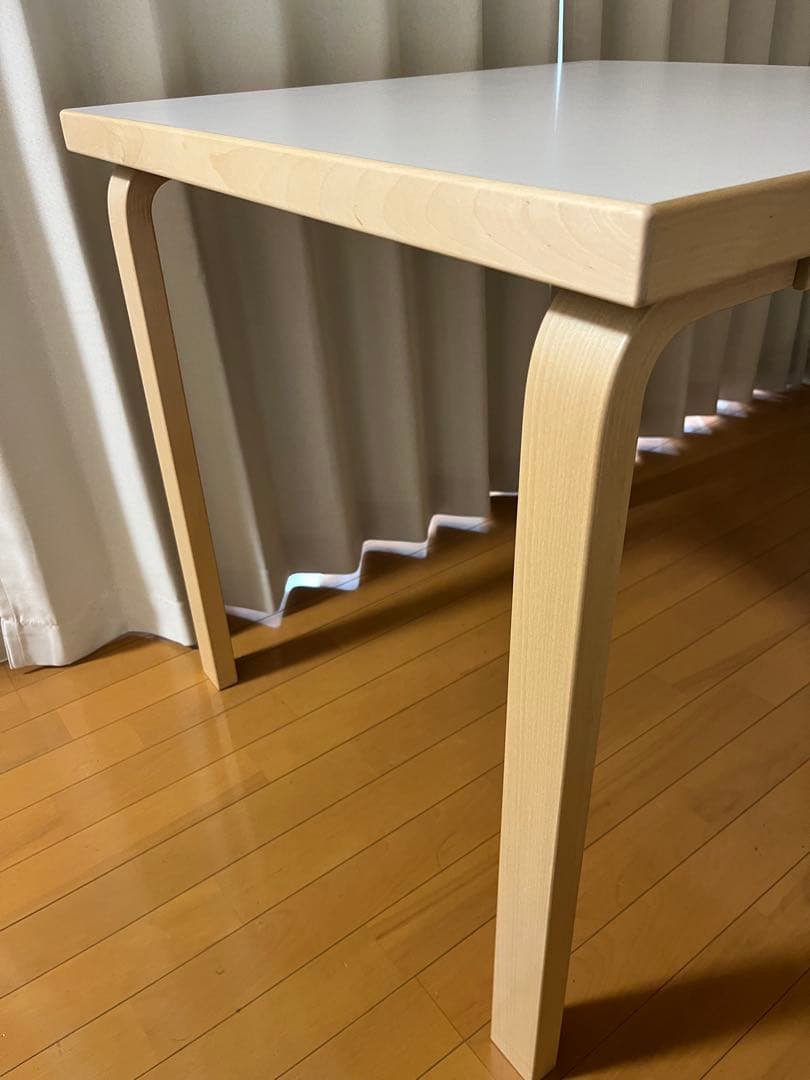 【00.020907】artek 81C テーブル　ホワイトラミネート