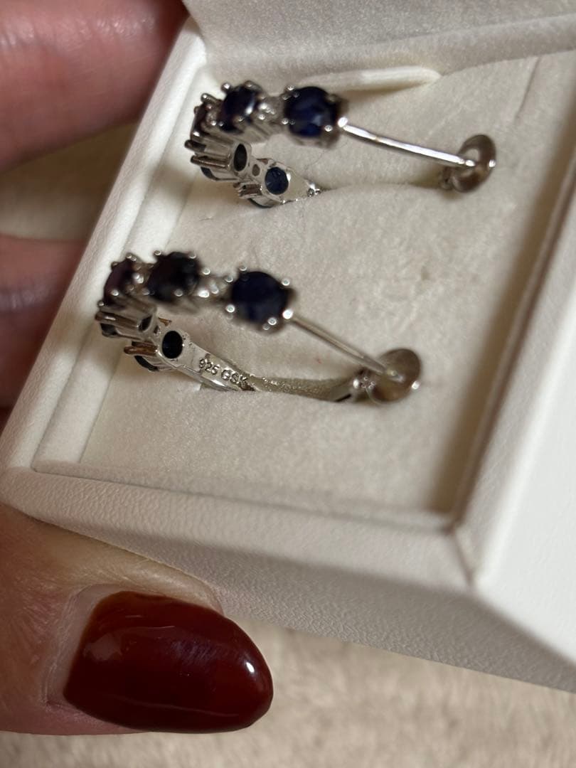 サファイアピアス (天然サファイア) 2.74カラット＊(正規品)保証カード付き