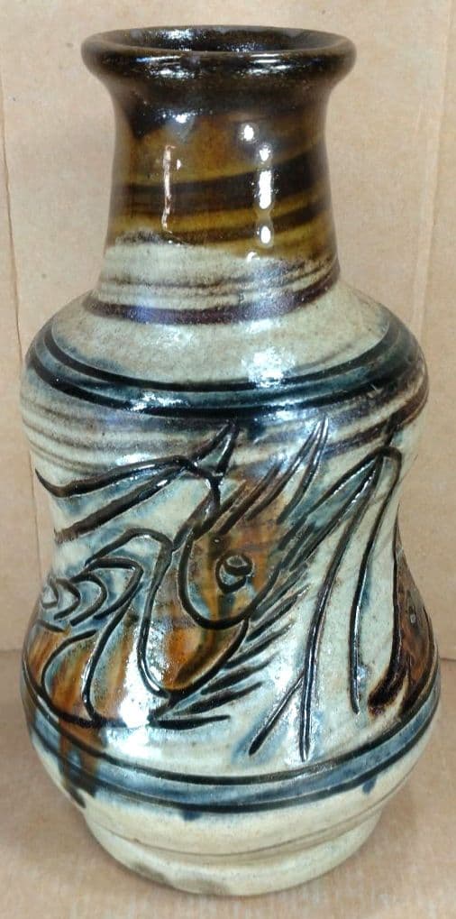 【本物保証】金城次郎 壷屋焼嘉瓶 共箱 栞 人間国宝 笑魚海老紋嘉瓶は激烈希少品