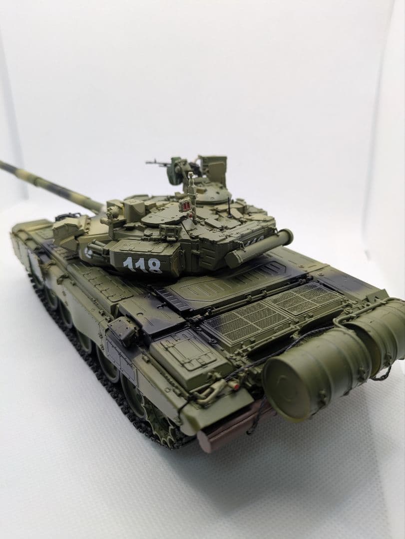 塗装済完成品　モンモデル 1/35 ロシア 主力戦車 T-90A