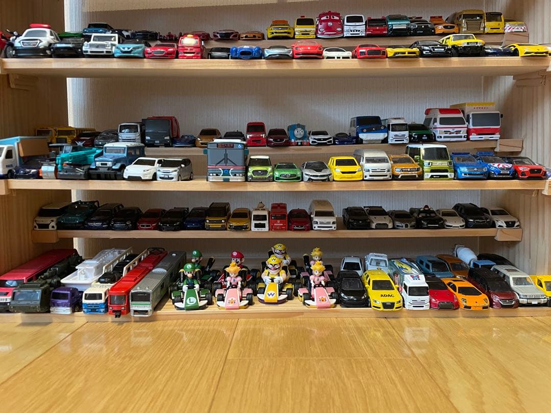 トミカなど　約200台　棚付き