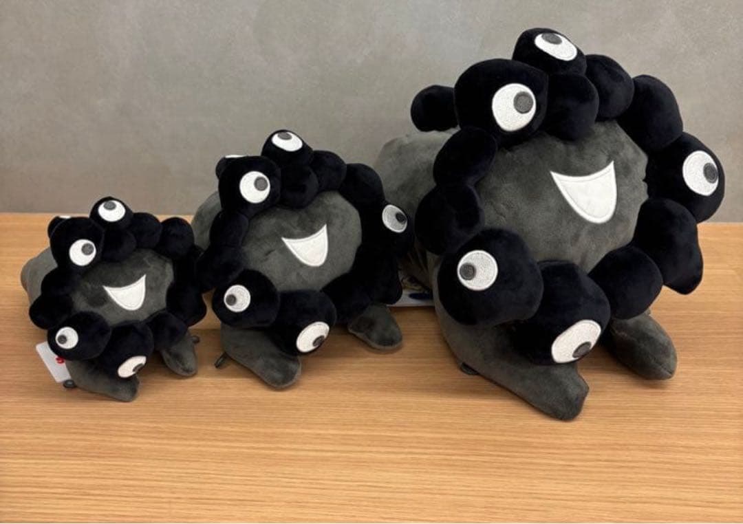 万博会場内限定EXPO2025 黒ミャクミャク 這い型ぬいぐるみ SML 3点