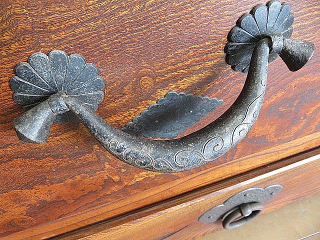 【在銘 七屋太郎刀】欅無垢材 車箪笥 鍵付き 玉杢・虎杢 時代箪笥 高級総欅