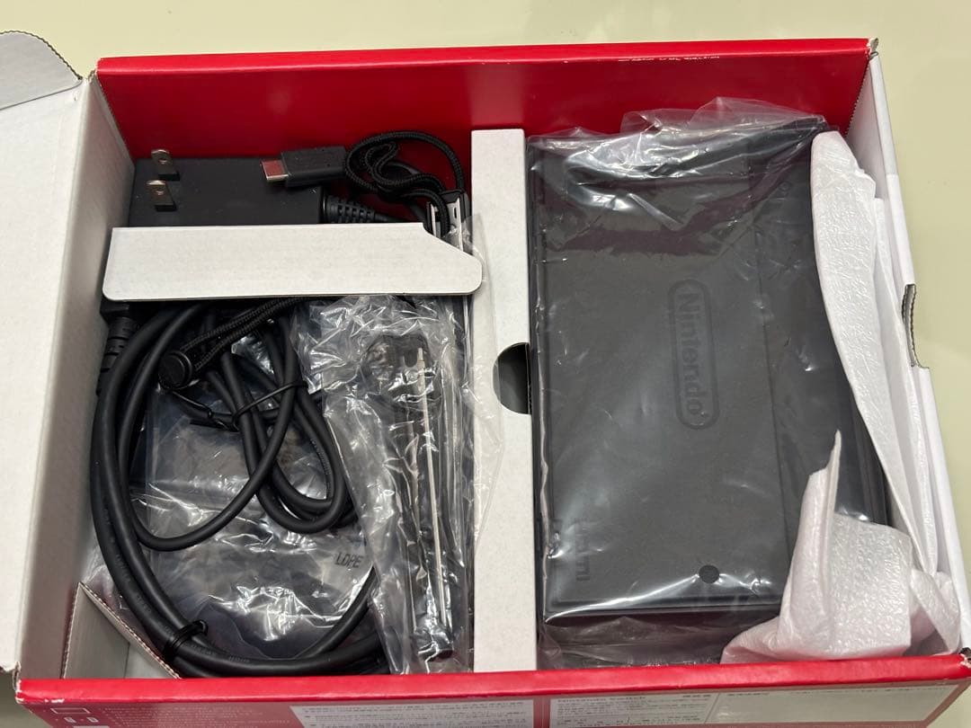 ぐ*様 Nintendo Switch 本体 青/赤 Joy-Con付き　新品同