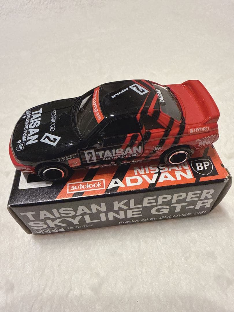 トミカ　日産スカイラインGT-R（R32）のカラーリング