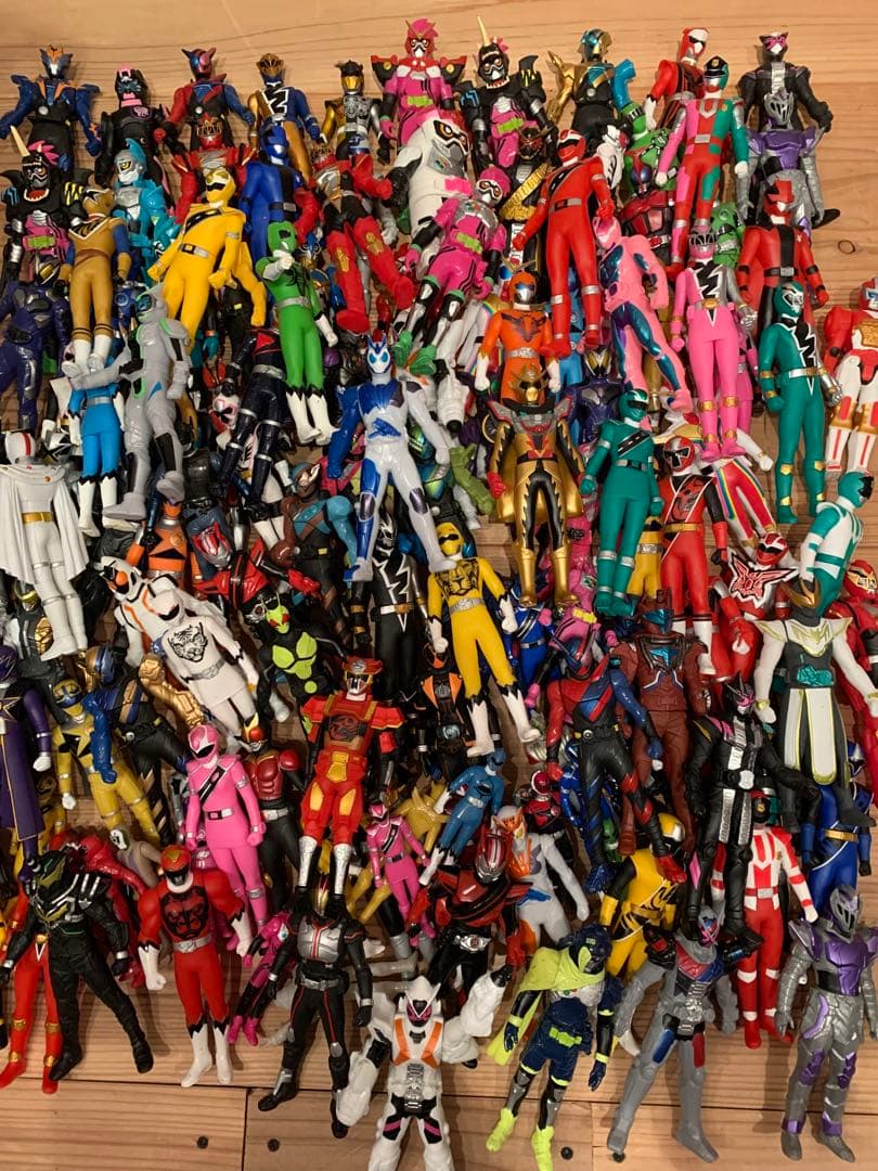 142個仮面ライダー・スーパー戦隊フィギュア・ソフビ