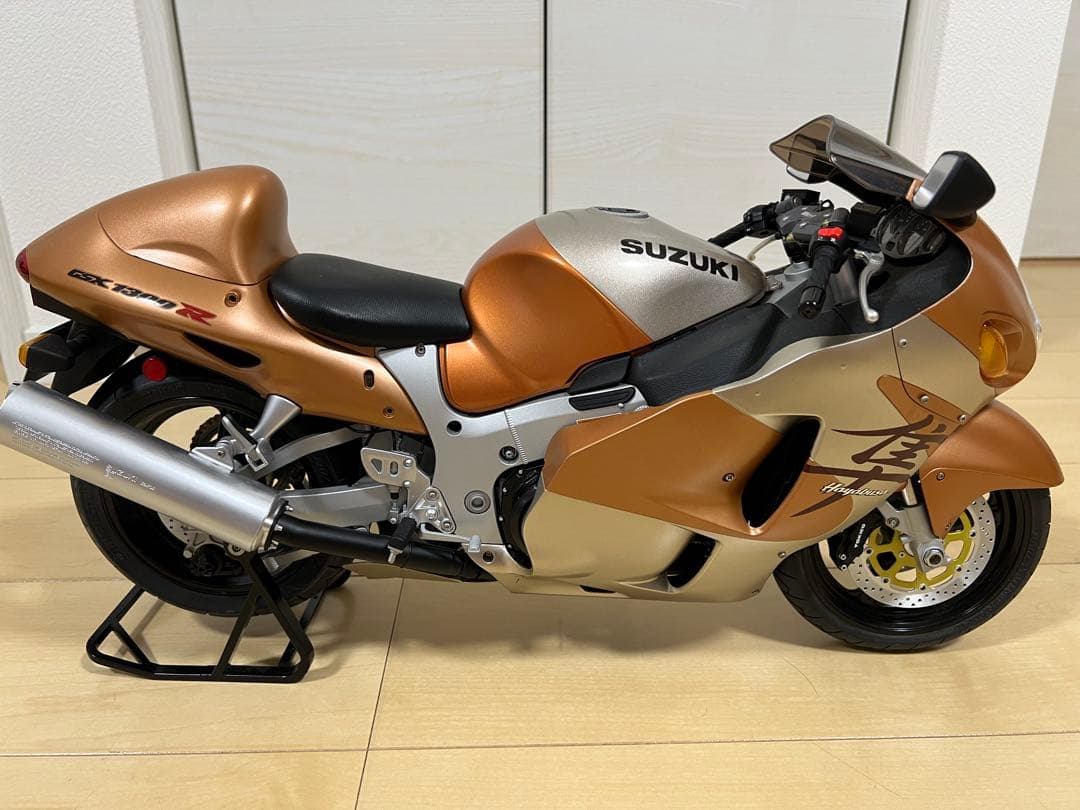 ディアゴスティーニ 1/4 スズキGSX1300R 隼 完成品