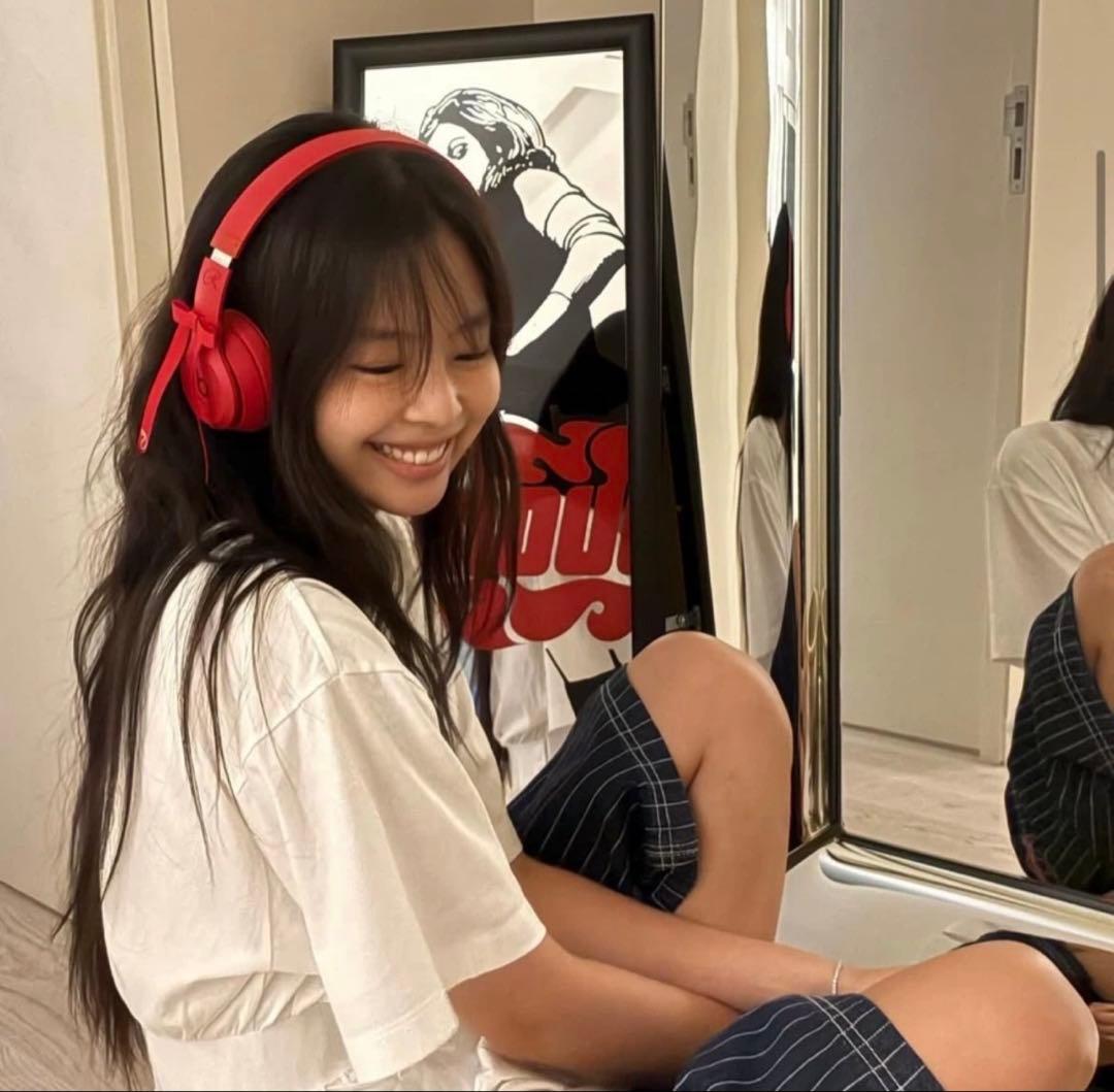 【激レア新品‼️】Beats Solo 4 Wireless Jennie特別版