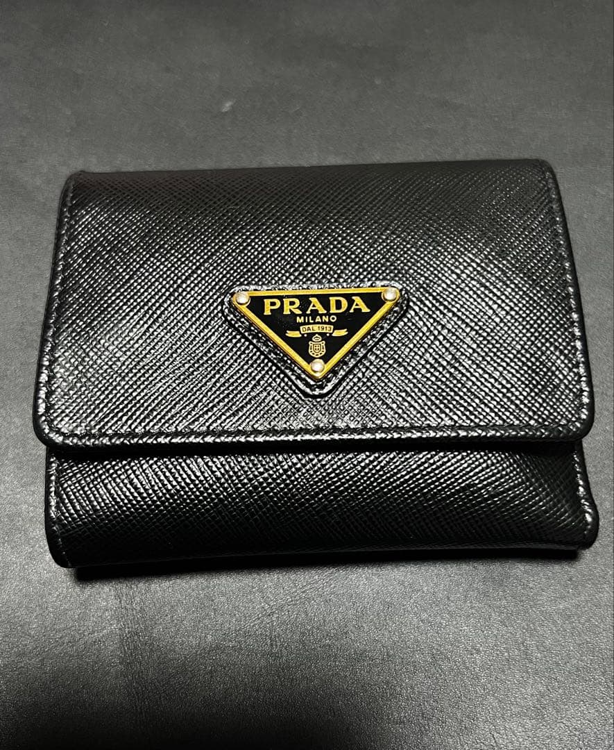 【美品】PRADA サフィアーノトライアングル　ブラック 三つ折り財布