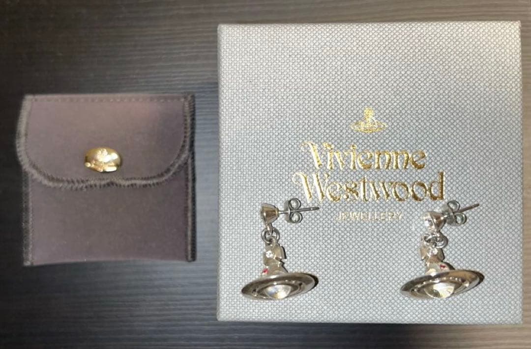 【半額以下！早い者勝ち！】Vivienne Westwoodピアス 両耳