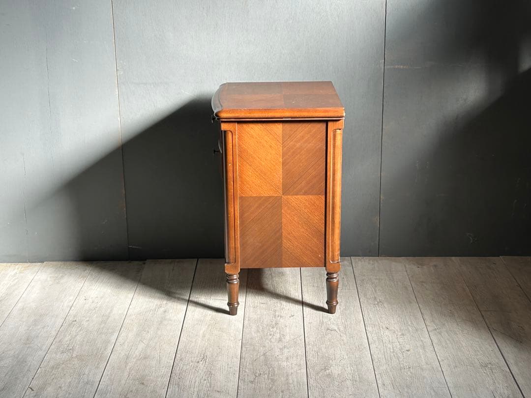 ① フランスベッド　ヨーロピアン　クラシカル　ナイトテーブル　アンティーク　IG