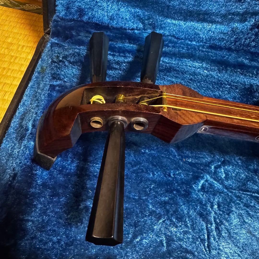 三味線　太棹　紫檀　丸打胴　糸まき　宇柄　天神欠け無し　東さわり有り　リンドウ