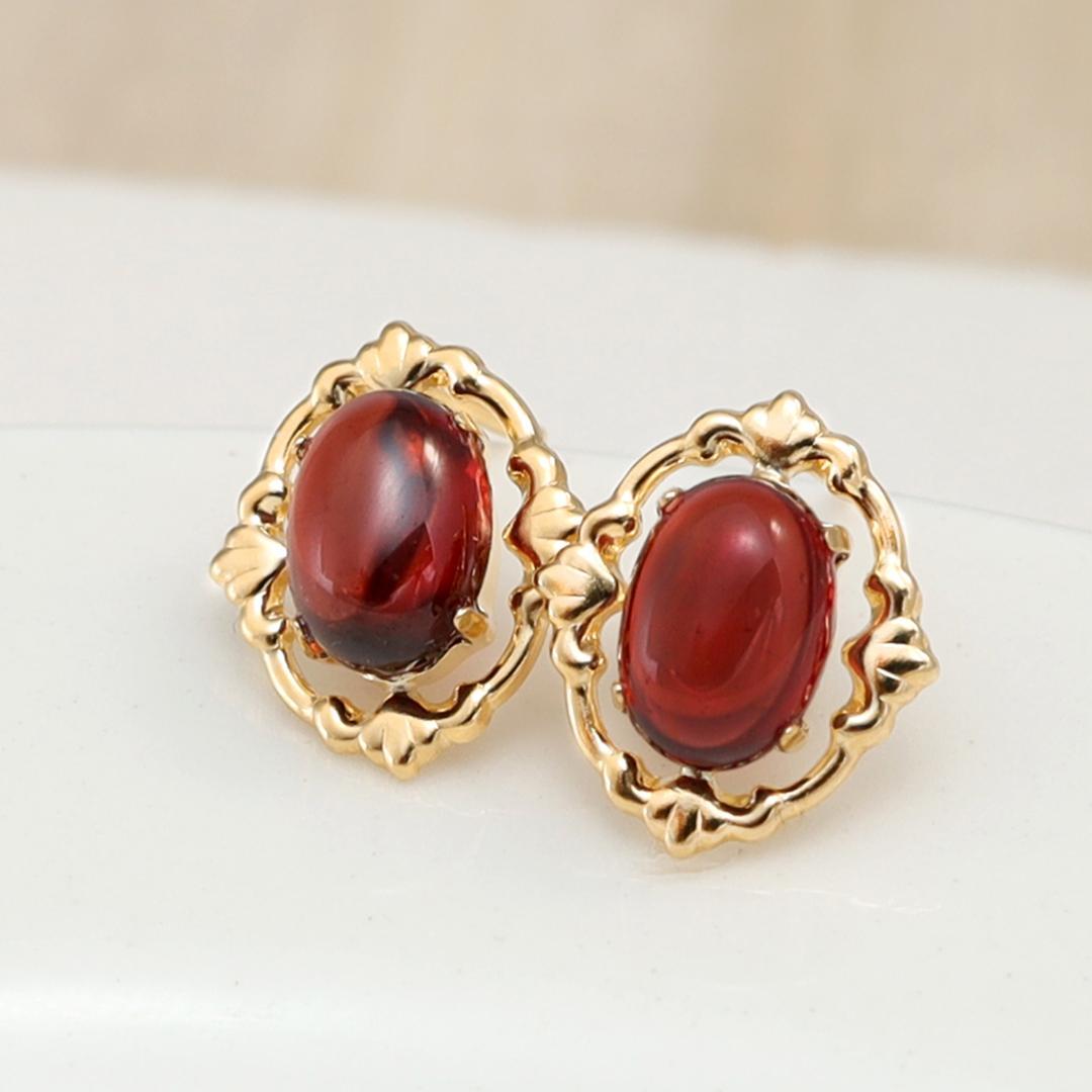 【5.0×7.0mm】カボションガーネットのクラシカルデザインピアス K18YG