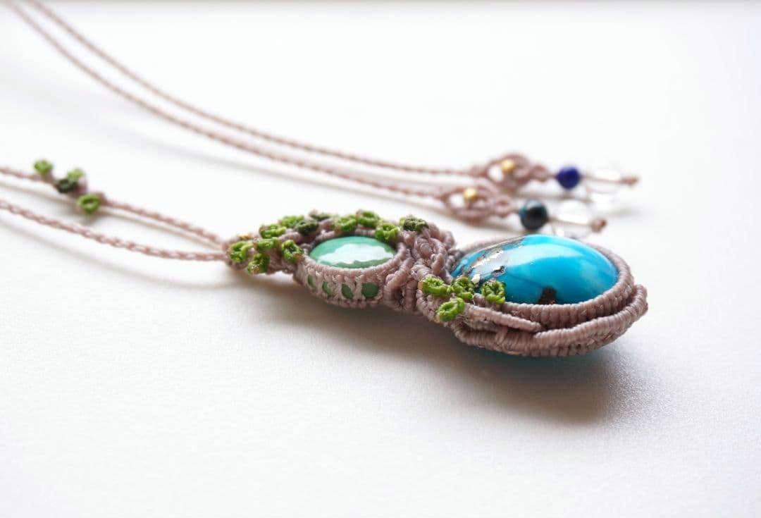 《空と大地の間に》イラン産&チベット産　ターコイズ　マクラメ　ネックレス