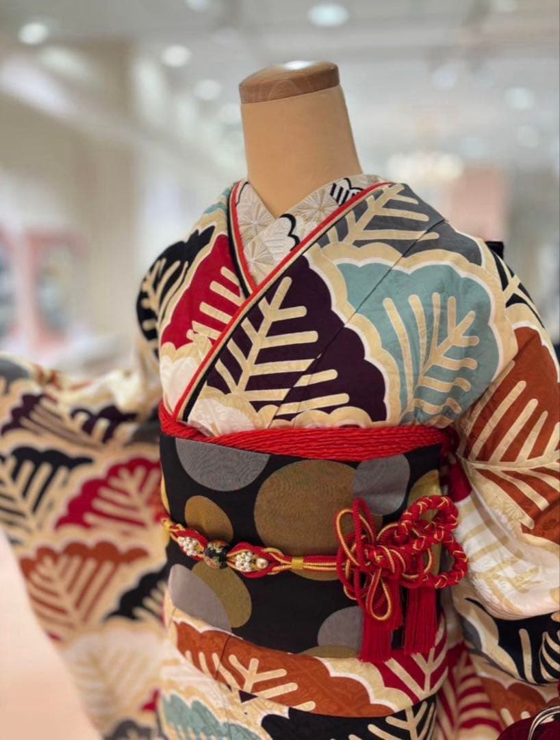 松総柄　個性的な振袖