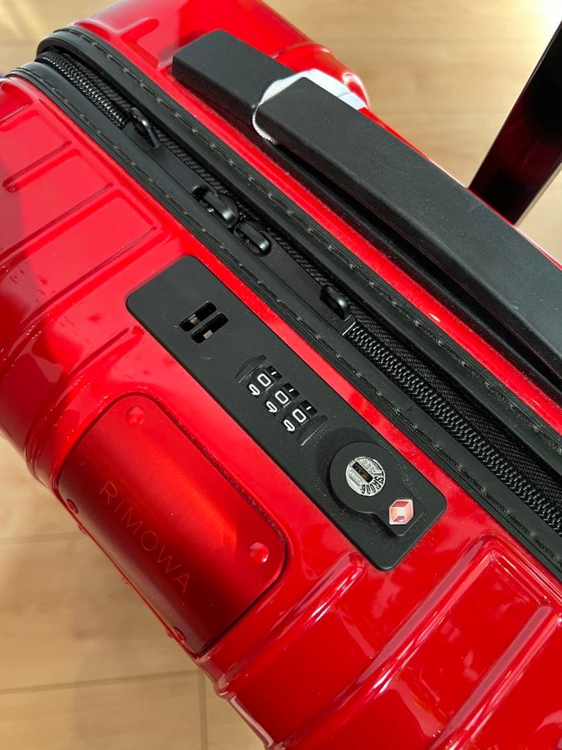 RIMOWA 赤 ハードキャリーケース 31ℓ機内持ち込みサイズ