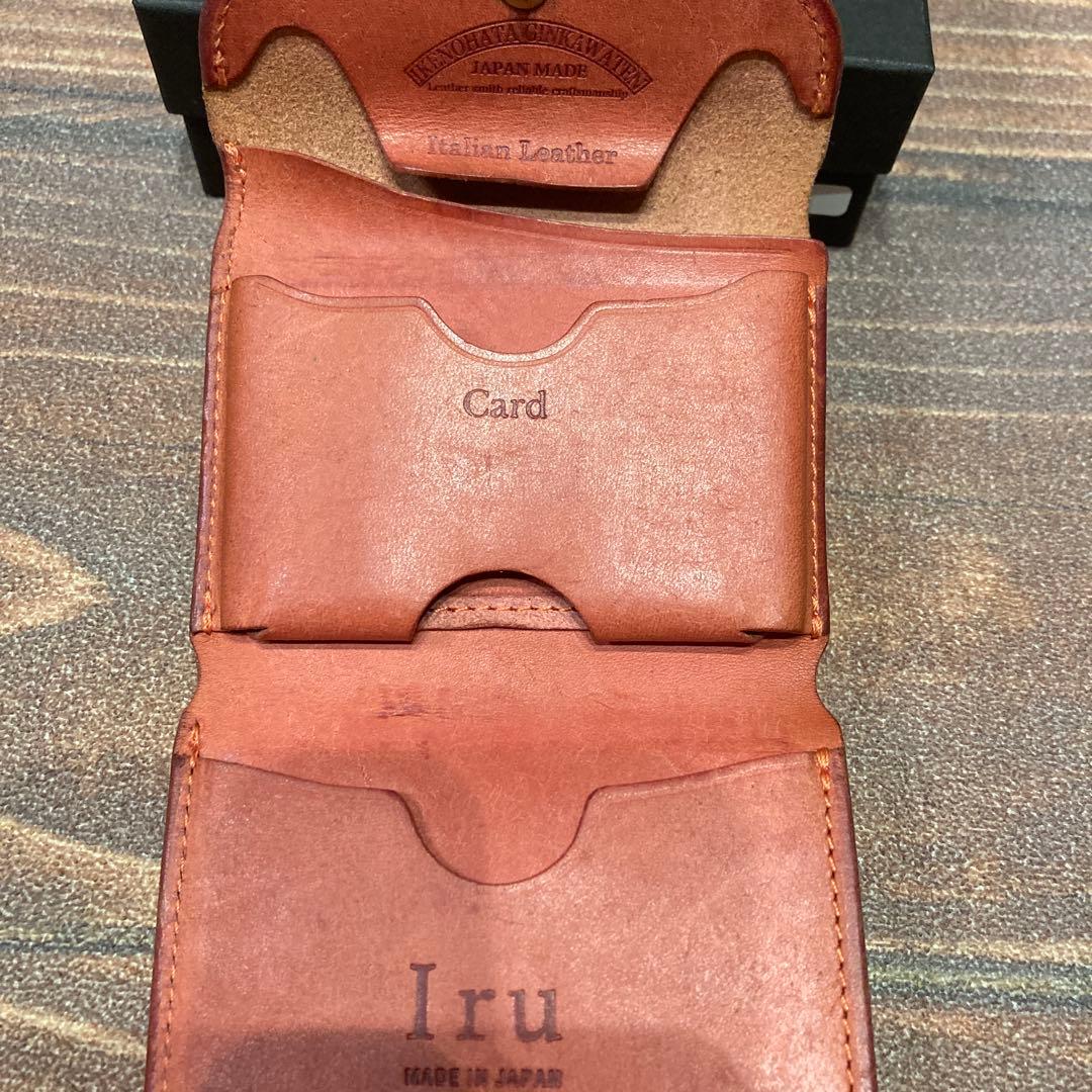 iru × 池之端銀革店のコンパクトウォレット【AKANEIRO】