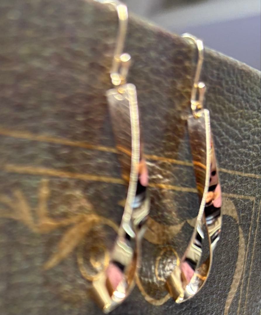 ココシュニックフックピアス