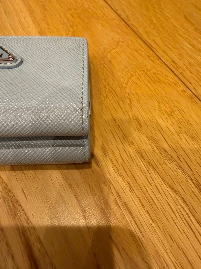 PRADA サフィアーノ トライアングル レザー 三つ折り財布 水色 ウォレット