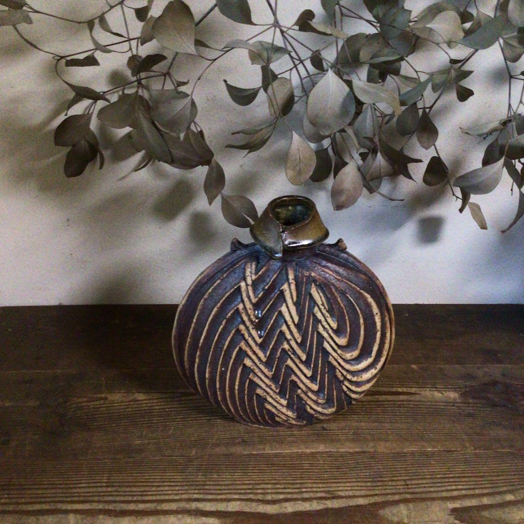 No3660  草文扁壺　陶芸　民藝　陶磁器　一輪挿し　花器　花入　壺　送料無料