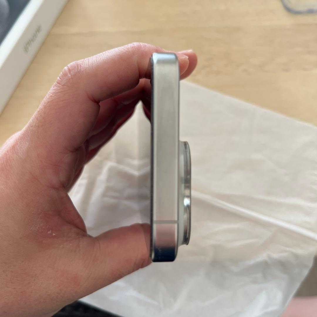 iPhone 15 Pro 256GB ホワイトチタニウム SIMフリー