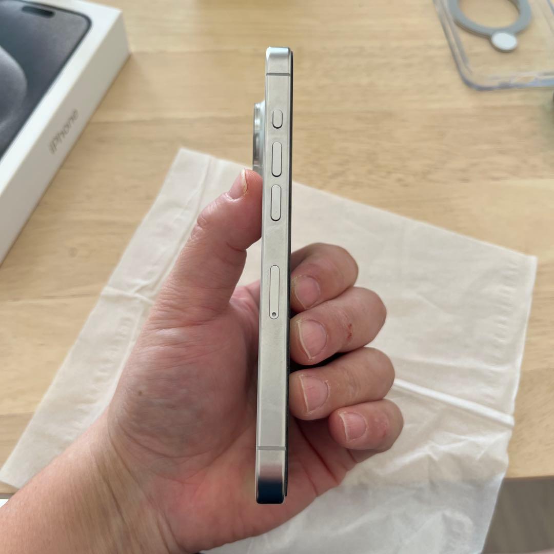 iPhone 15 Pro 256GB ホワイトチタニウム SIMフリー