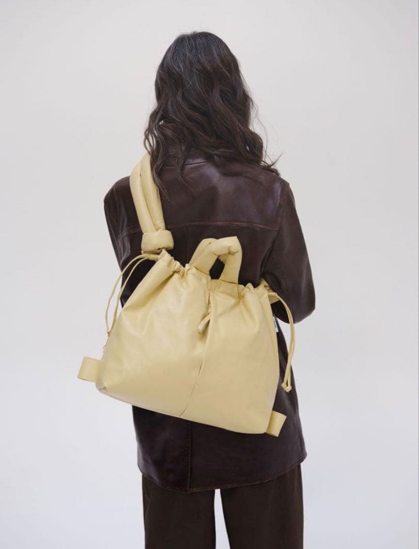 バッグ OLEND ONA VEGAN LEATHER butter yellow