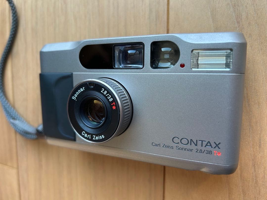 CONTAX T2 フィルムカメラ シルバー　目黒蓮ドラマ使用色違いコンタックス