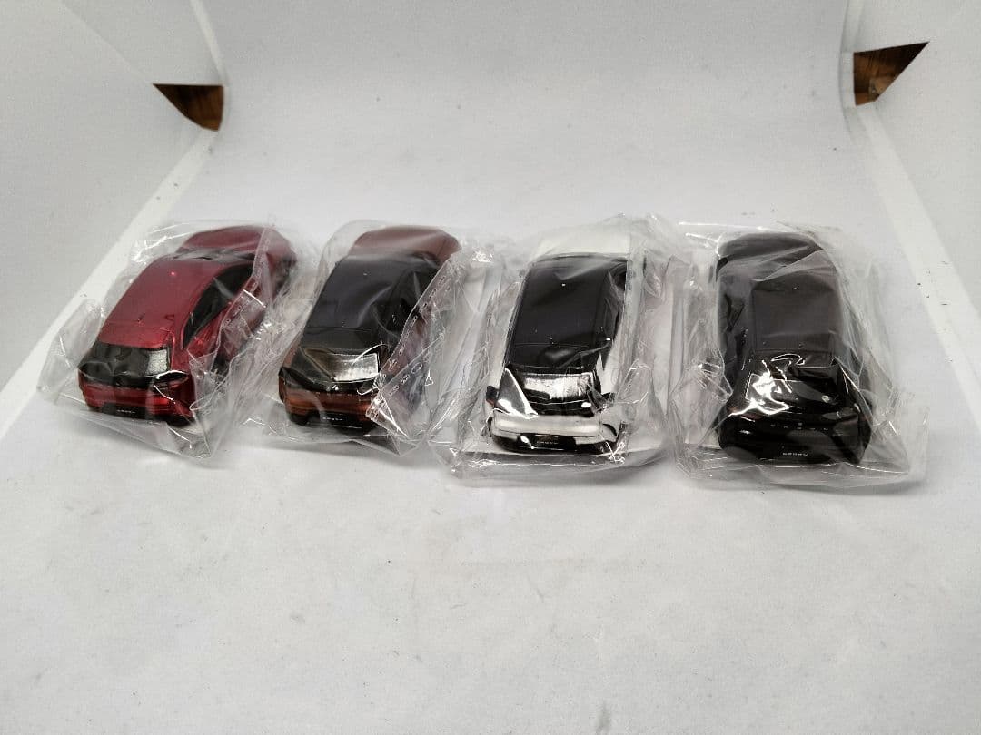 トヨタ　クラウンスポーツ　かぷえぼ　カプセルトイ　ガチャガチャ　カラーサンプル