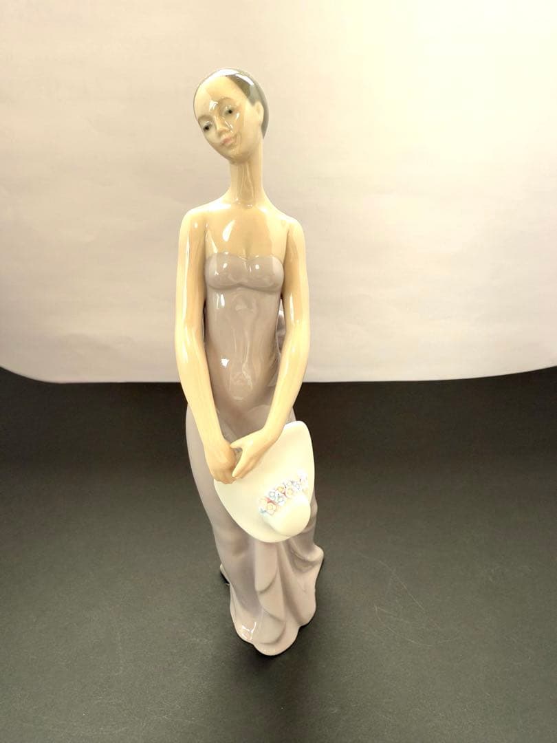 リヤドロ 帽子付花嫁介添人 5598 送料込み