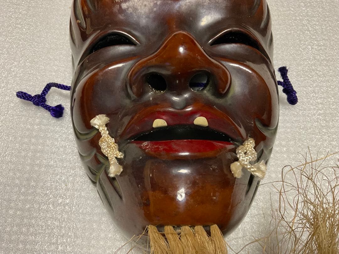 翁面／神楽面。木製。【昭和の時代の作品　汚れあり】。