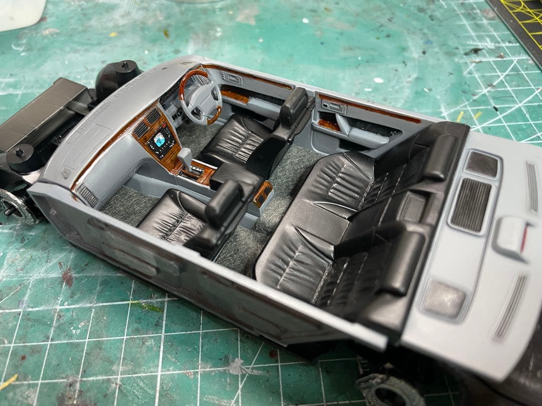 アオシマ　1/24プラモデル完成品 Y33シーマ