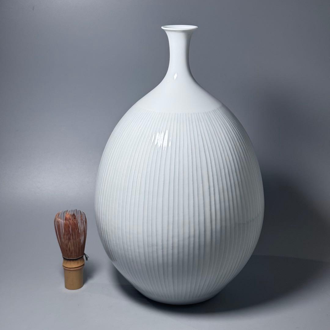 藤井朱明　白磁　花瓶　高さ35.5cm　共箱　栞付　造形の美　圧倒的な存在感