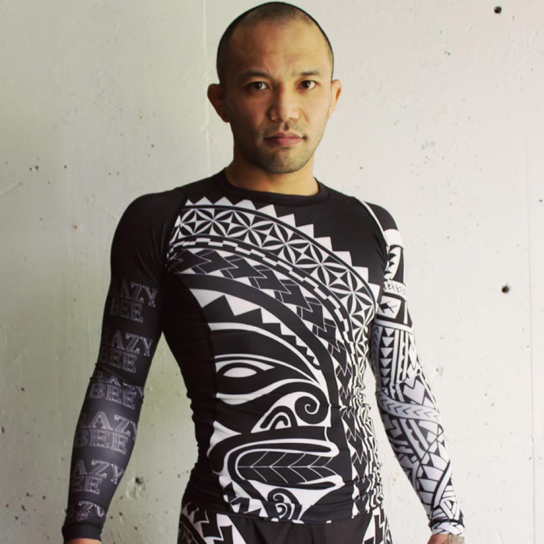 KRAZY BEE トライバルデザイン 長袖カットソー Lクレイジービー格闘技