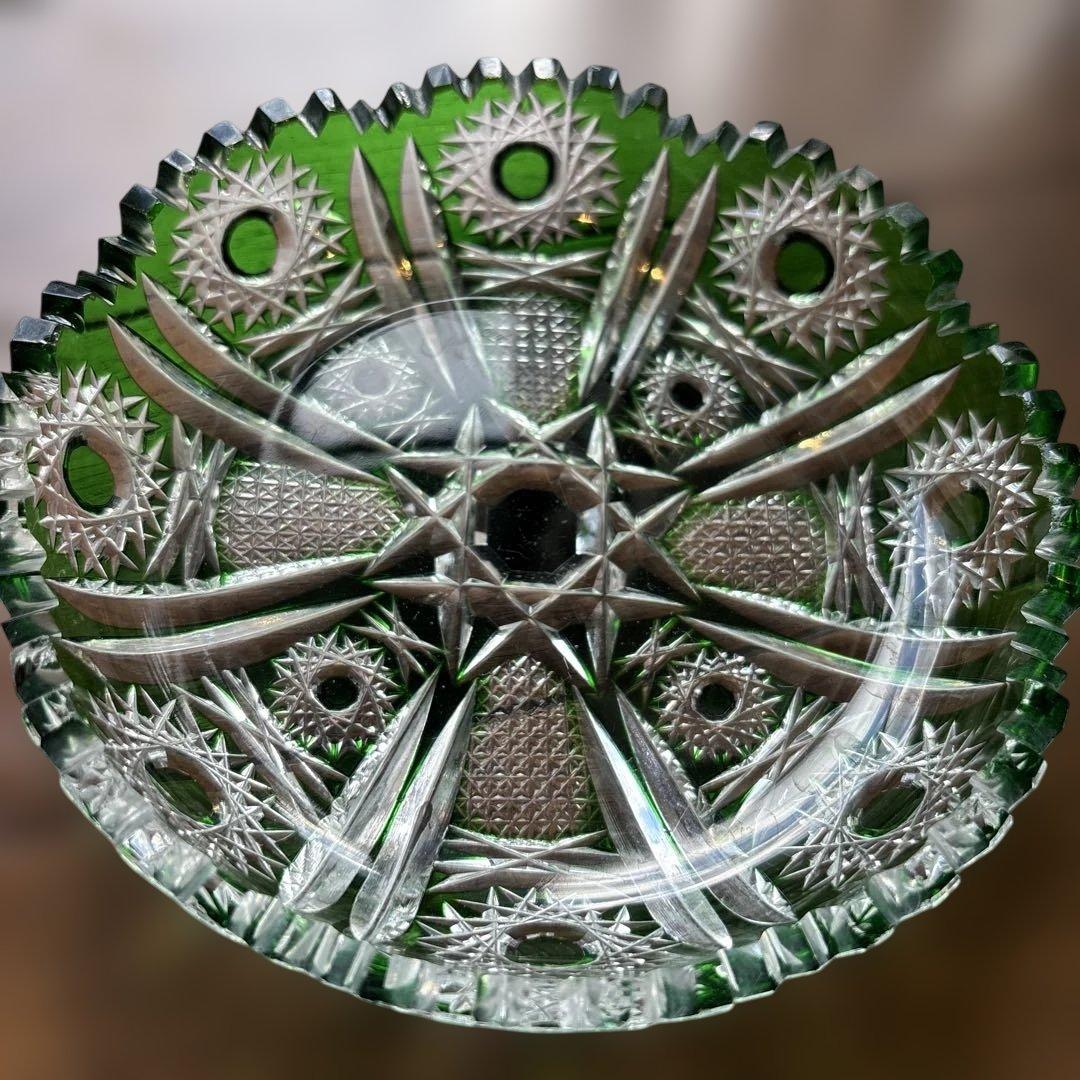 カットガラス ピンクと緑　アンティーク　装飾品　お皿