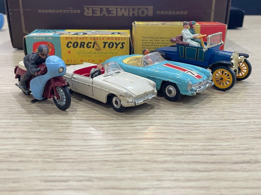 DINKY TOYSなどのビンテージオートバイ,ミニカー4個セット