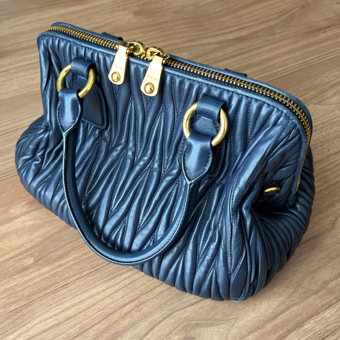 MIU MIU ネイビー プリーツ ハンドバッグ