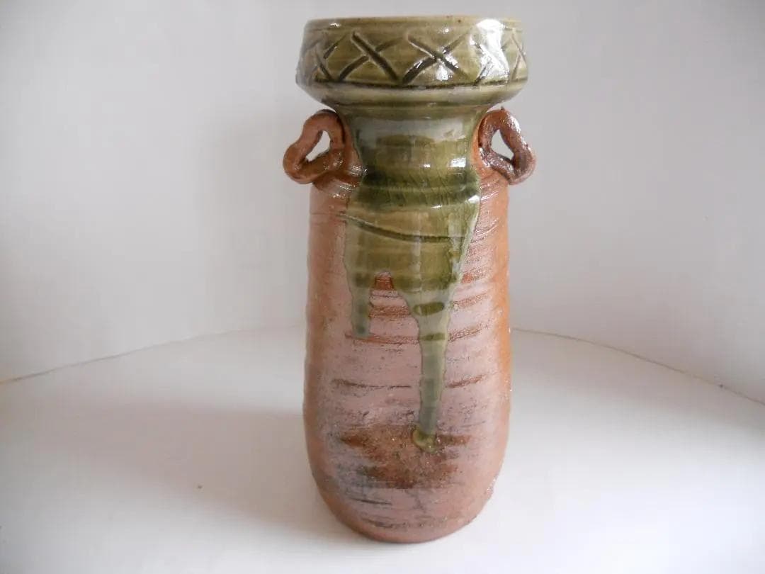 伊賀焼　耳付 壺 伊賀 ヴィンテージ 花瓶 花器 新品 未使用 です。
